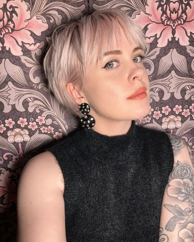 25 The Fresh Cut of Summer: Embracing Short Hairstyles - Cafe Makeup