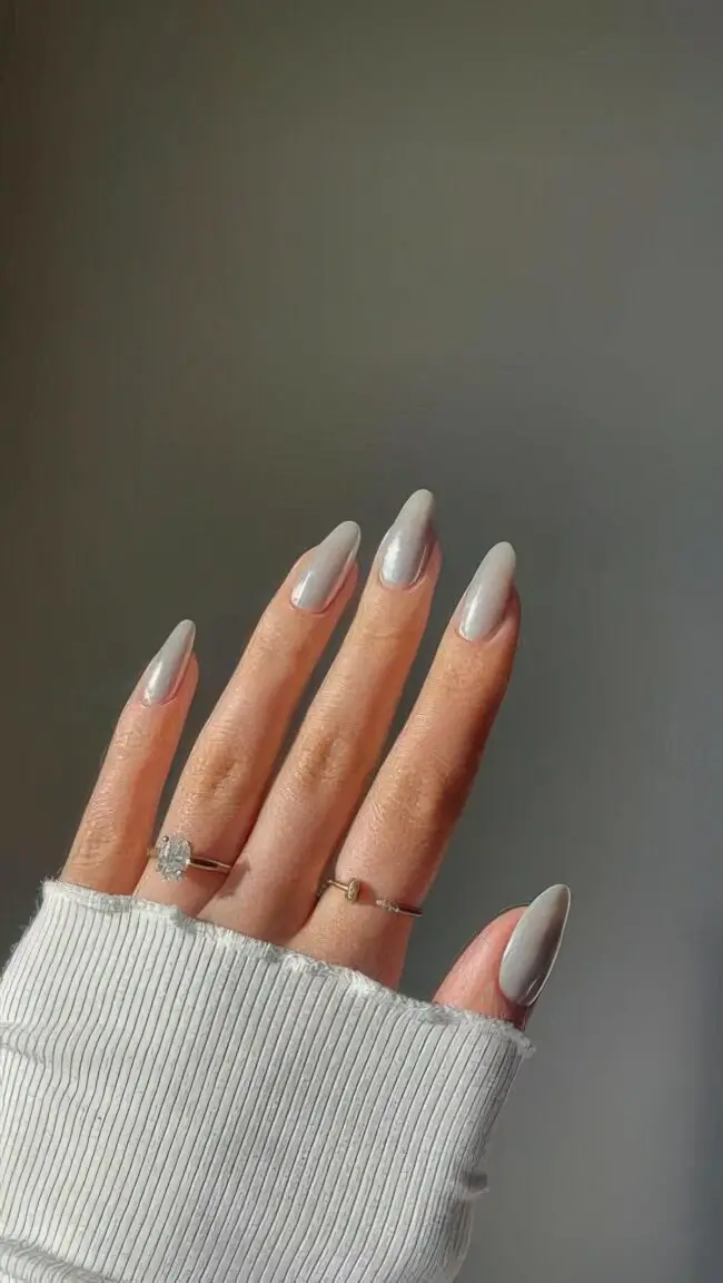 Chic Dove Grey Nails