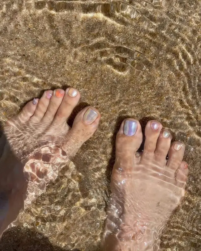 Vibrant Toes, Happy Days