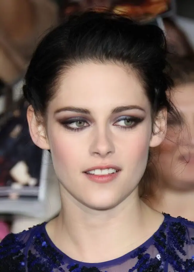 Smoky Charcoal Eyes with Soft Blush