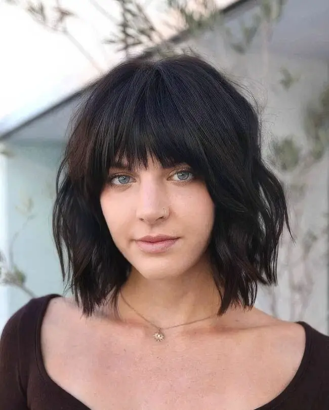 Chic Dark Bob with Soft Waves
