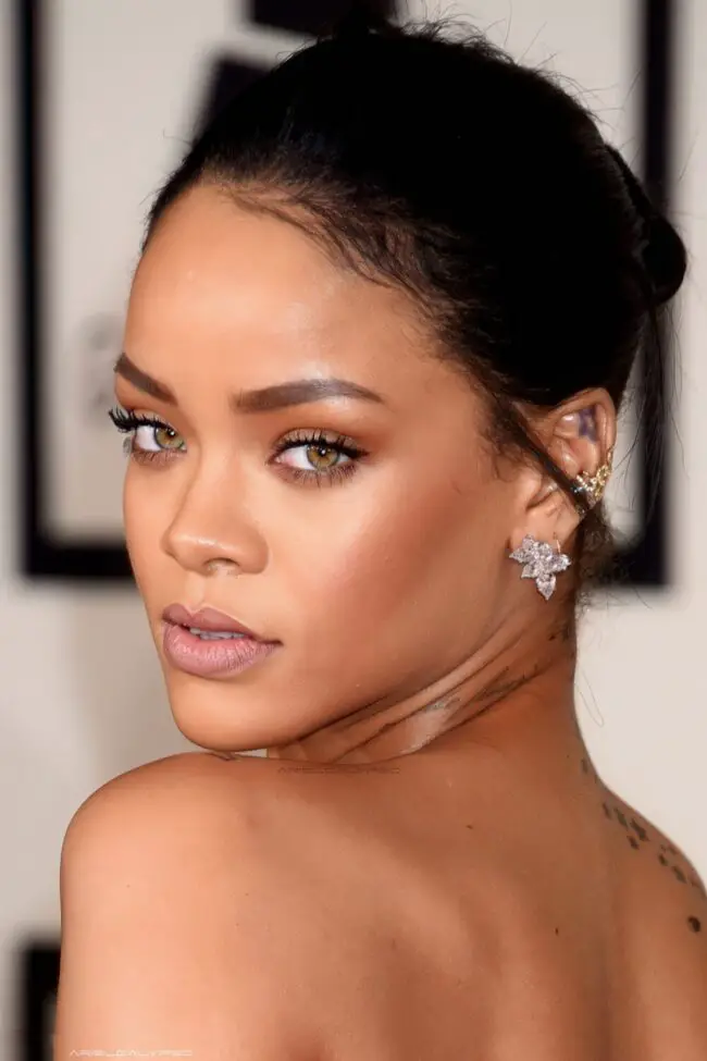 Radiant Skin with Soft Pastel Makeup