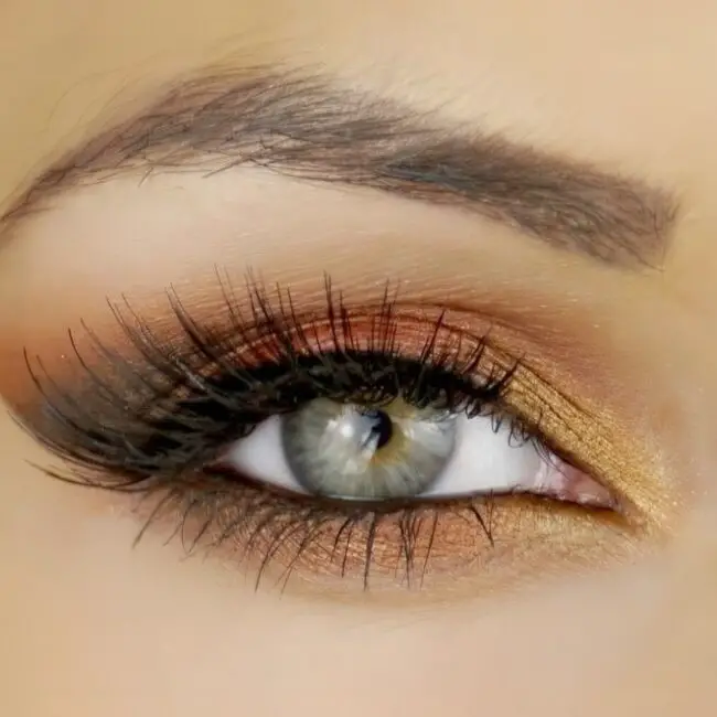 Autumn-Inspired Shimmering Eye Makeup