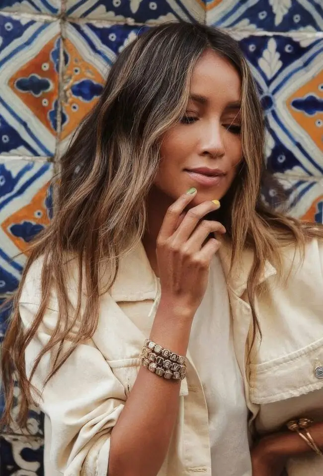 Sun-Kissed Waves with Intricate Braids