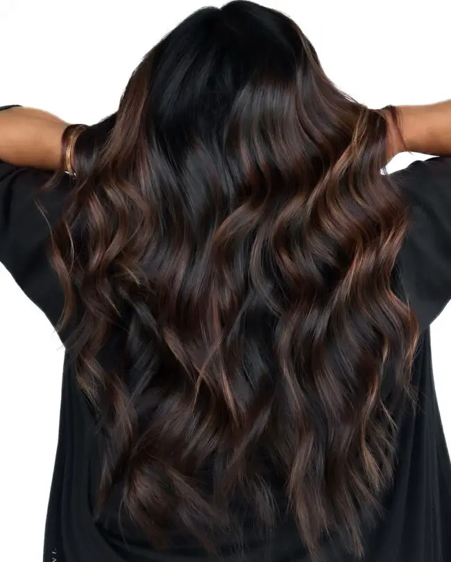 Chestnut Waves with Vibrant Tones