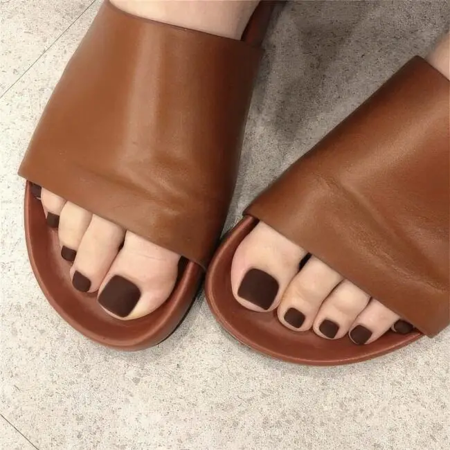 Warm Brown Nail Glamour