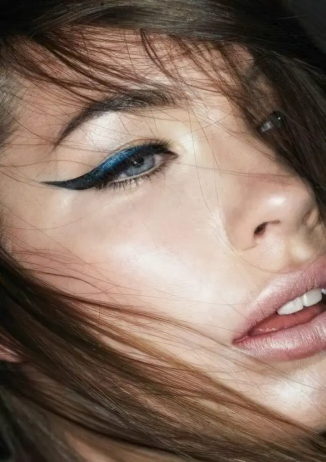 Striking Blue Eyeliner with Glowy Finish