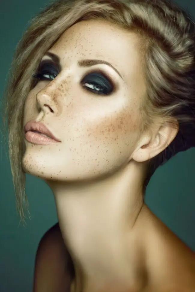 Smoky Eyes with Radiant Bronzed Skin