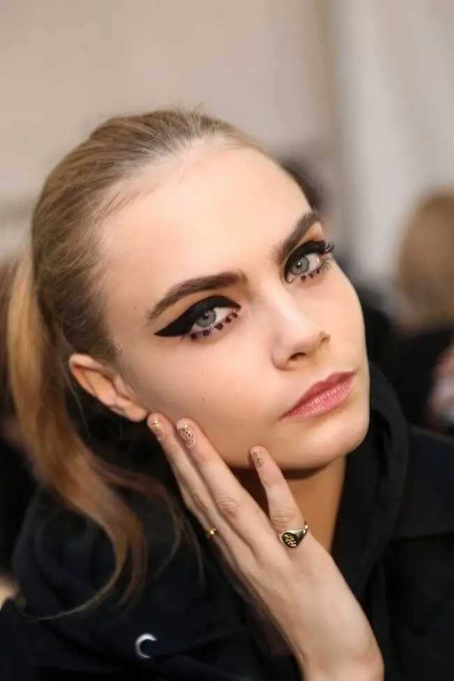Dramatic Graphic Eyeliner with Gold Acc