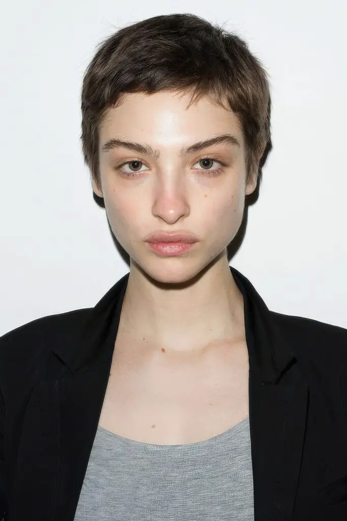 25 Short Pixie Haircuts With Cute Styling Tips - Cafe Makeup