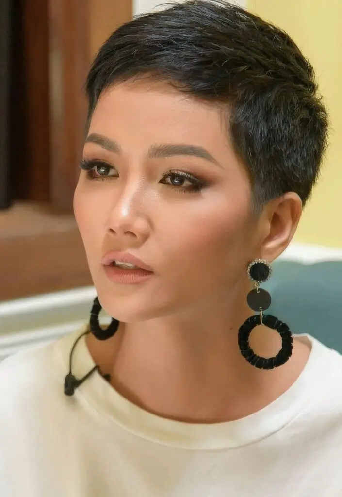 25 Short Pixie Haircuts With Cute Styling Tips - Cafe Makeup