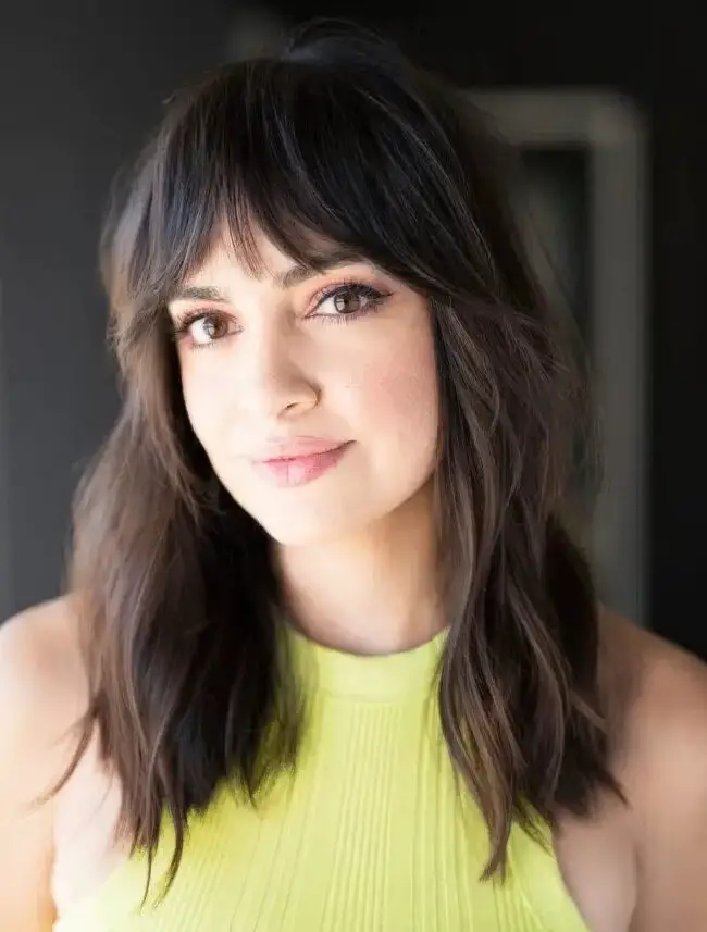 Effortless Waves with Face-Framing Bangs