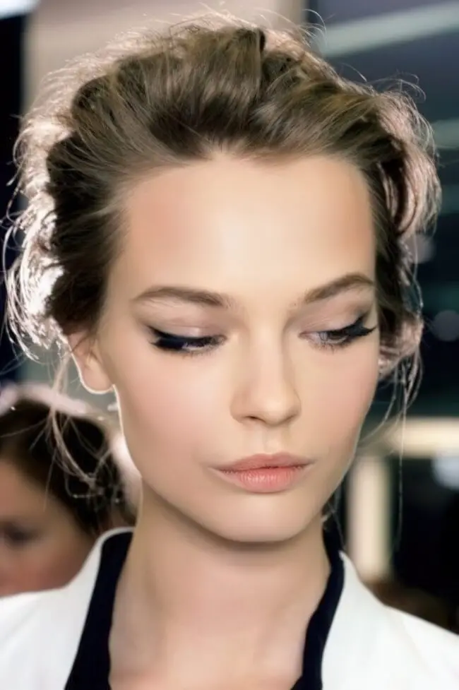 Polished Cat-Eye with Muted Nude Lips