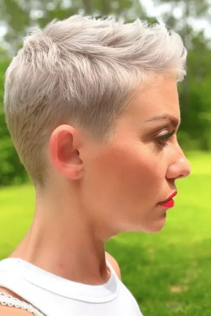 25 Short Pixie Haircuts With Cute Styling Tips - Cafe Makeup