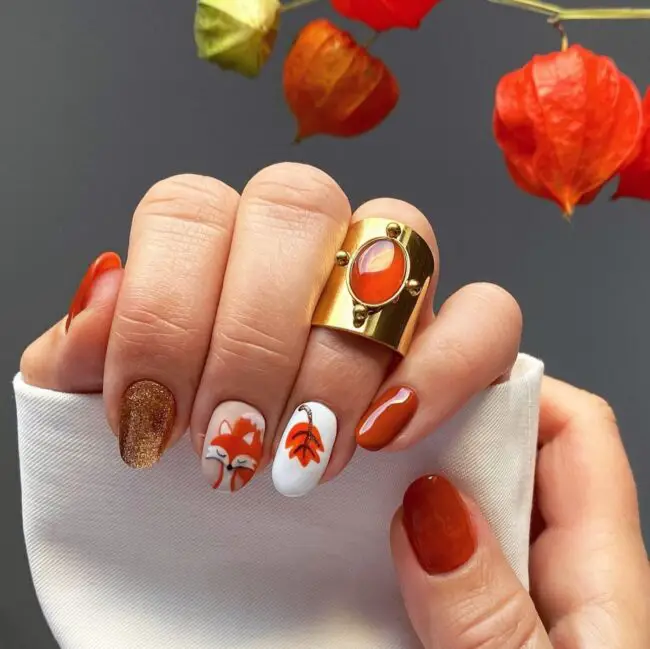 Playful Fox and Leaf Nail Detail