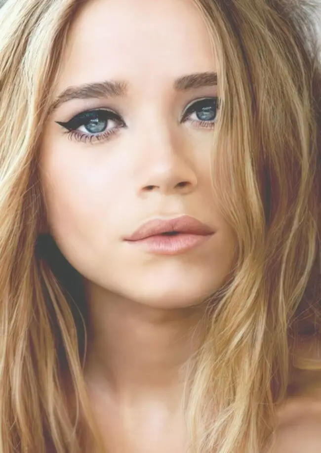 Cat-Eye Magic with Radiant Skin