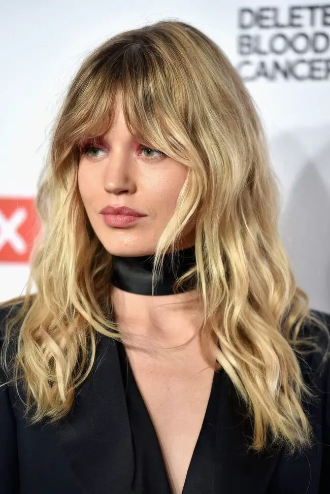 Tousled Waves with Rich Color Highlights