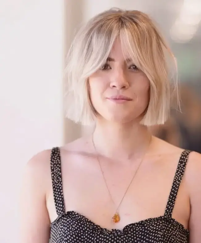 Chic Light Blonde Bob with Soft Layers