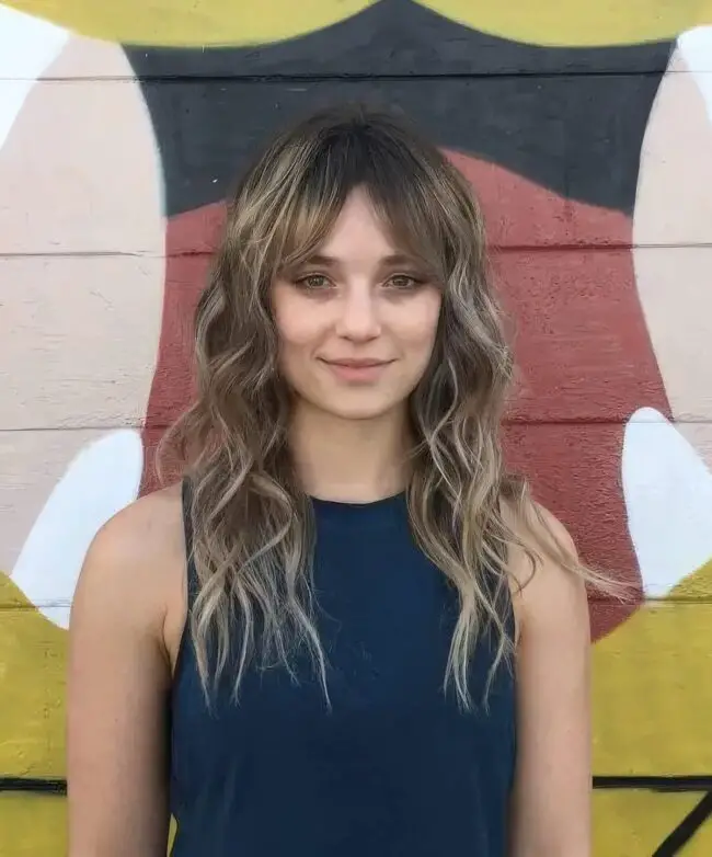 Wavy Layers with Soft Highlights Showcase Depth