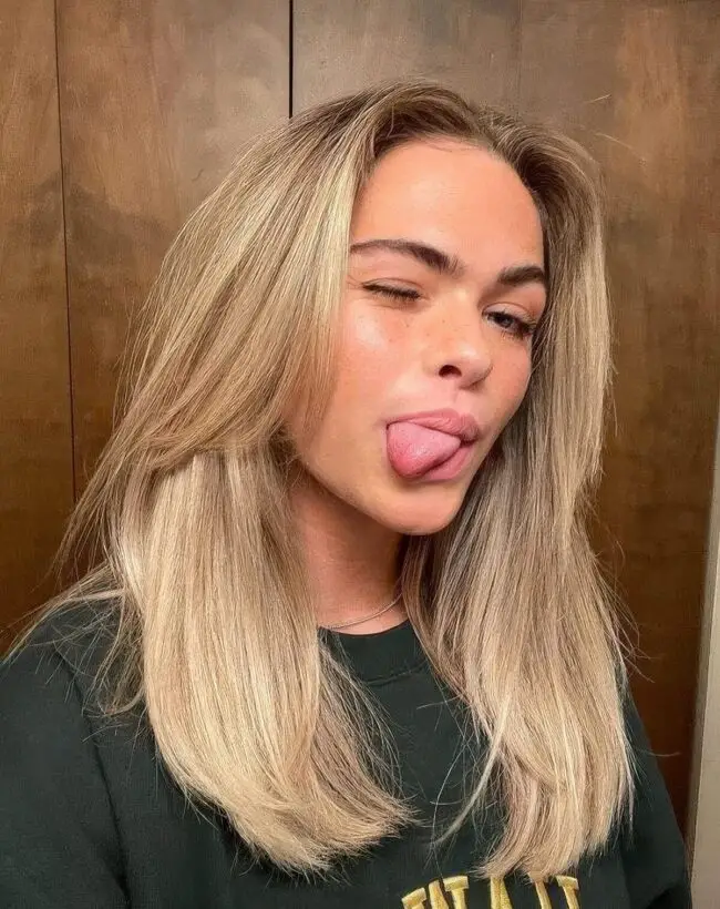 Rich Blonde Layers with Soft Waves