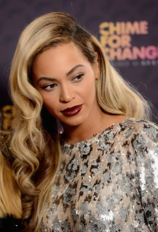 Striking Dark Lips for Bold Statements