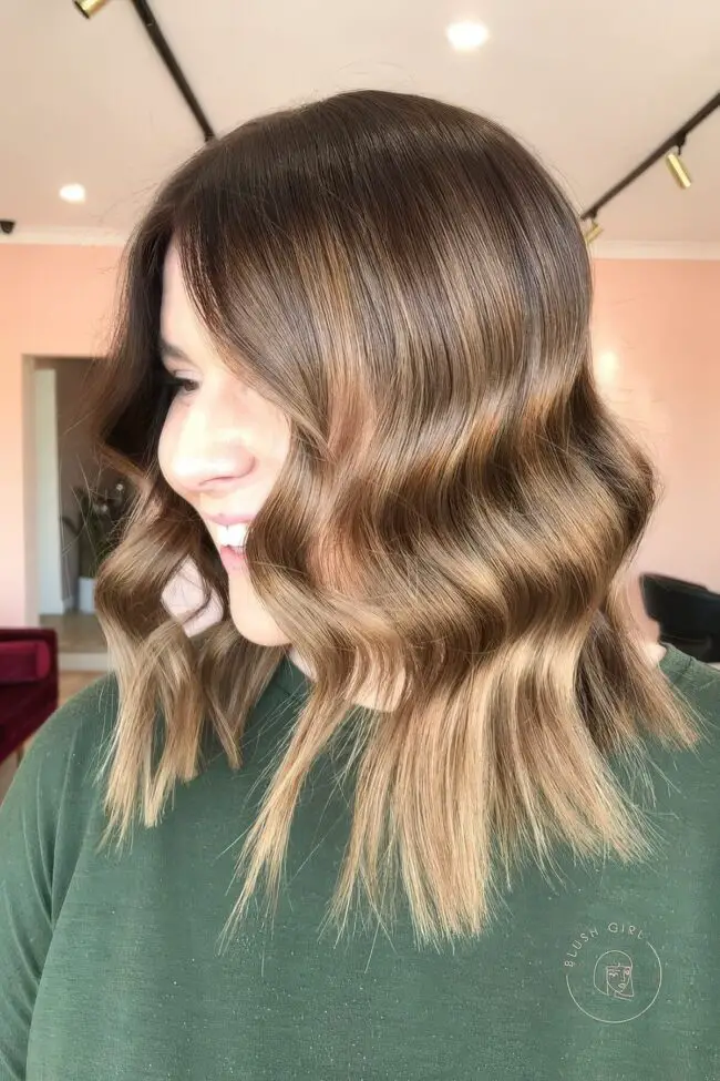 Chestnut Waves with Sun-Kissed Highlights