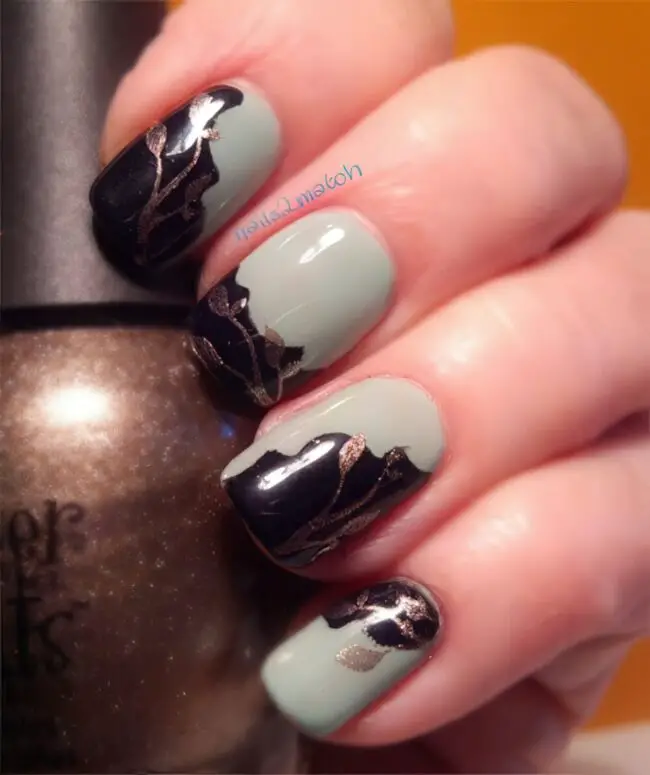 Matte Green and Glossy Black Nails