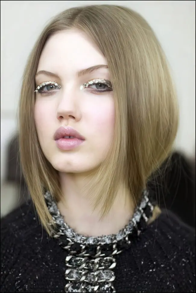 Mesmerizing Shimmer with Pastel Accents