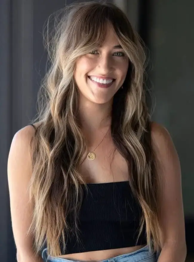 Radiant Waves with Sun-Kissed Highlights