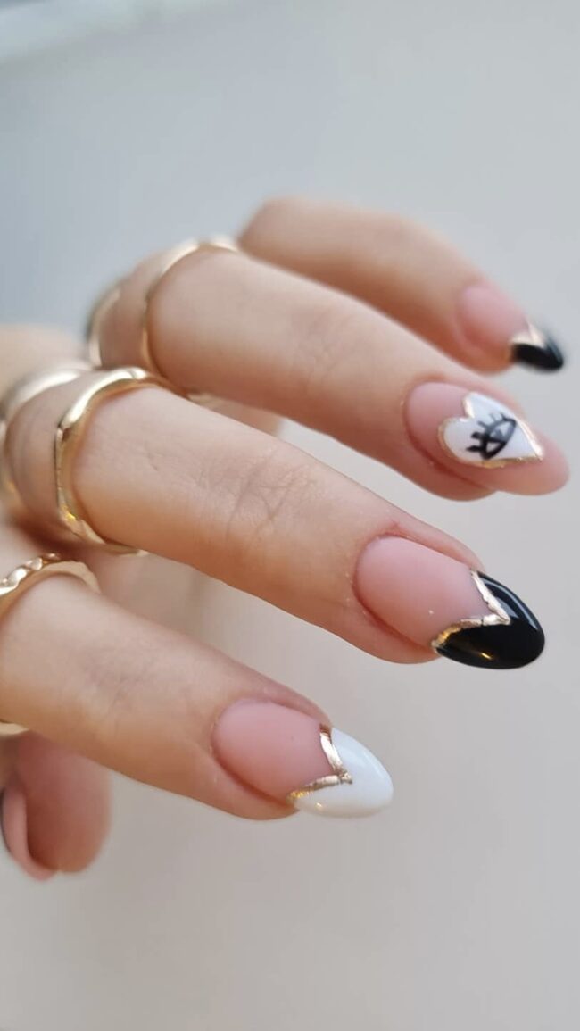 Elegant Contrast in Nail Art Design