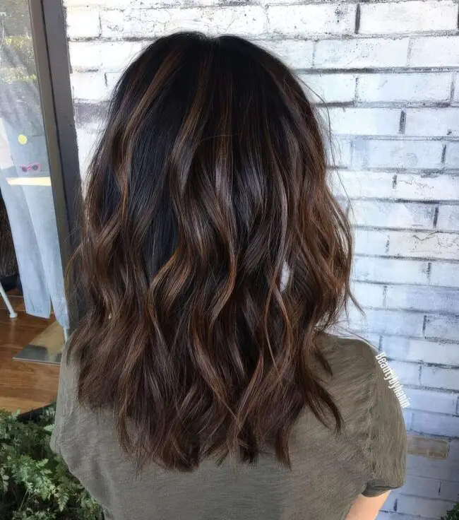 Wavy Hair with Warm Highlights