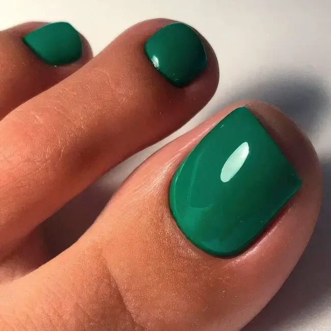 Vibrant Green Toenail Trend