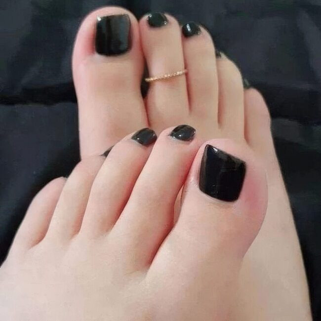 Bold Black Nail Magic