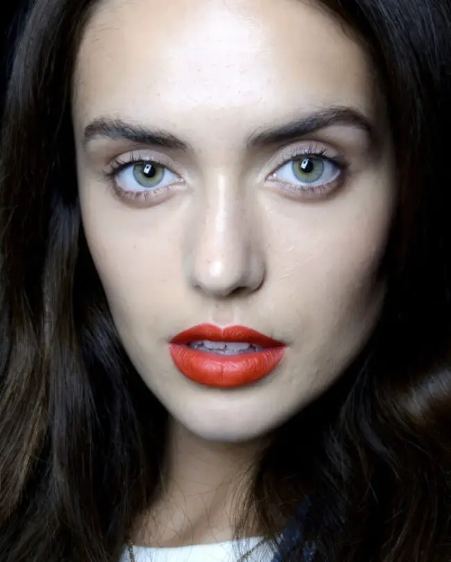 Fiery Red Lips with Natural Glow