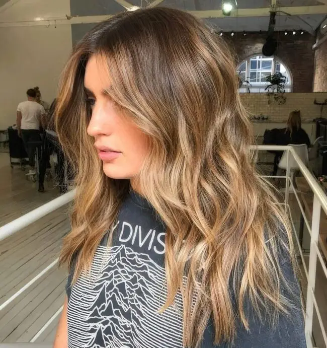 Caramel Waves with Sun-Kissed Depth