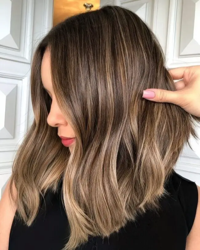 Luscious Waves with Dynamic Color Depth
