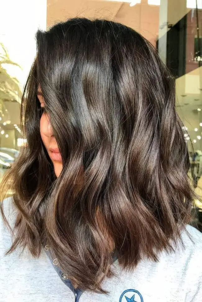 Sophisticated Wavy Hair Appeal