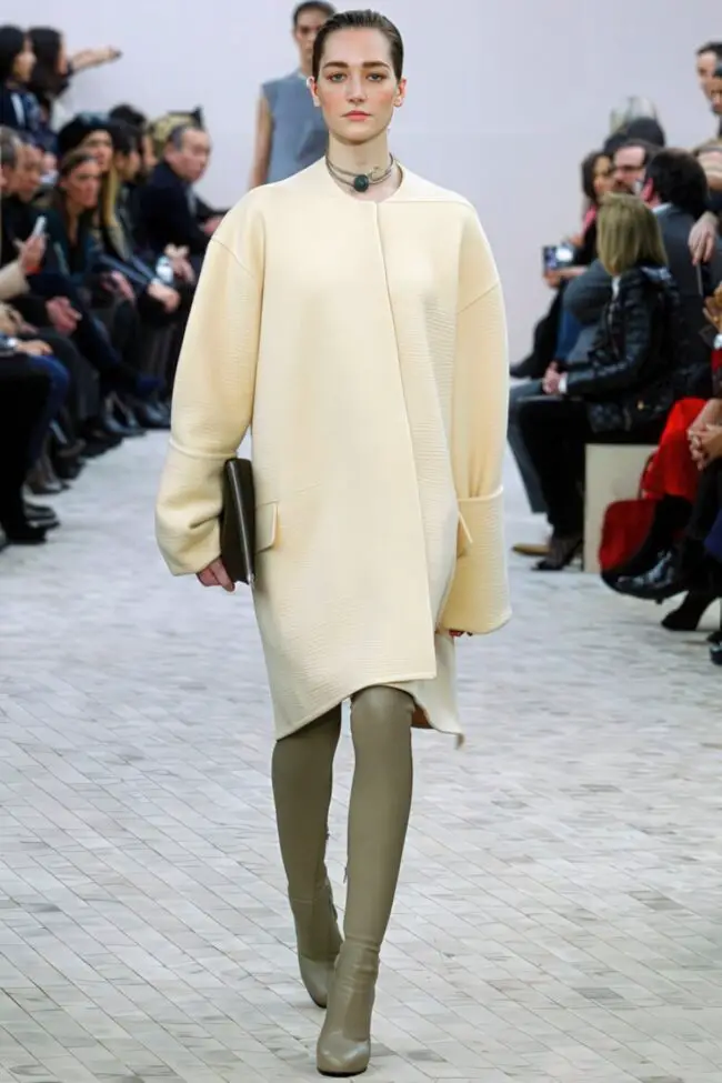 Cream Layered Sophistication with Comfort