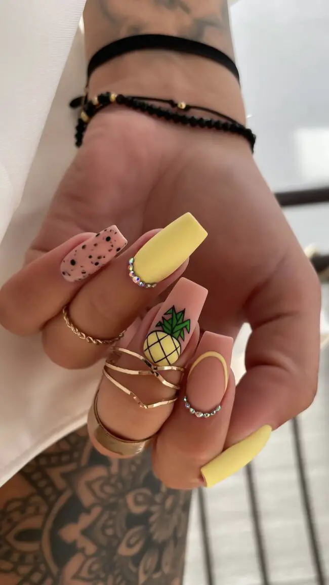 Tropical Sparkle with a Touch of Elegance