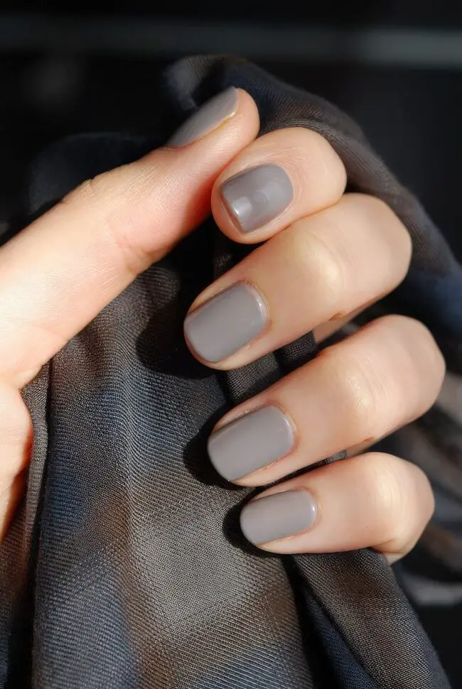 Chic Gray Nail Inspiration