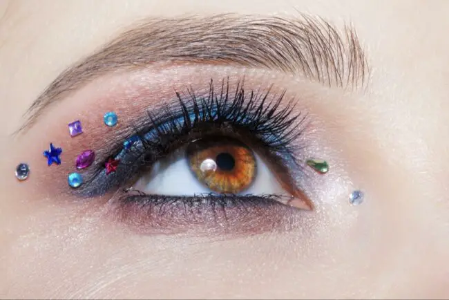 How to Choose the Right Eyeliner for Brown Eyes