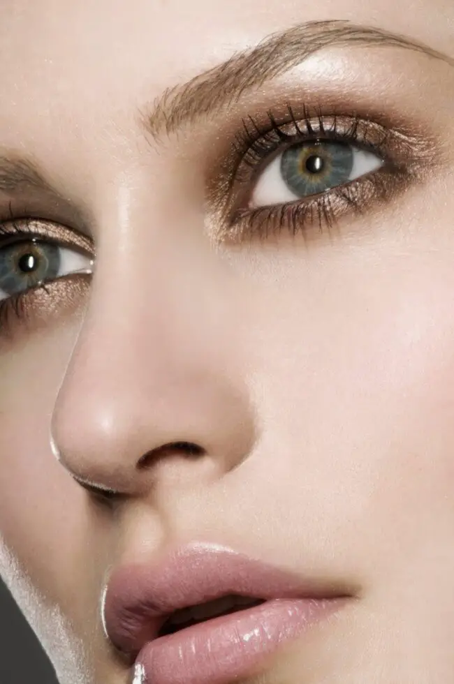 Earthy Tones with Subtle Skin Glow