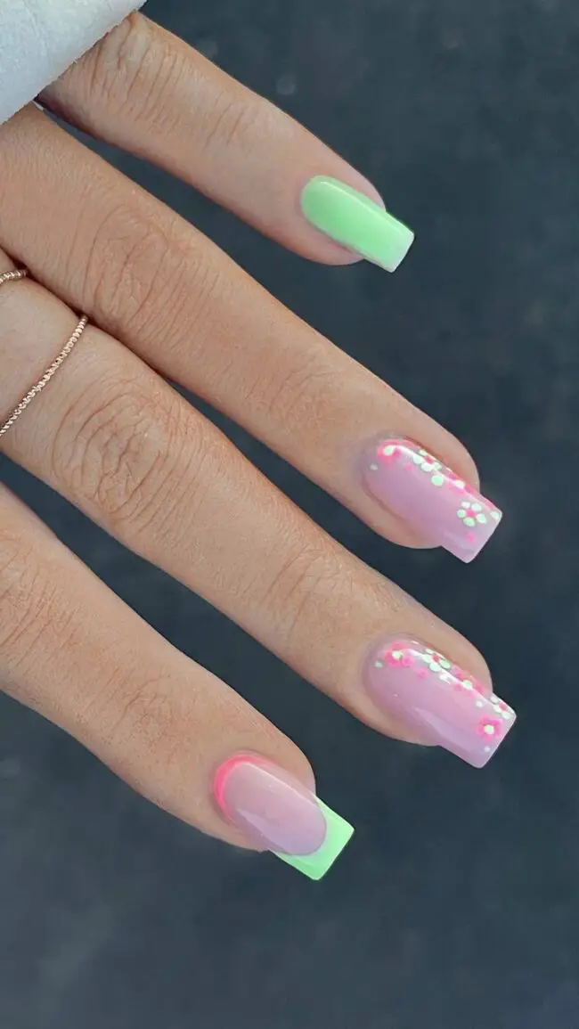 Bright Tips with Glittering Details