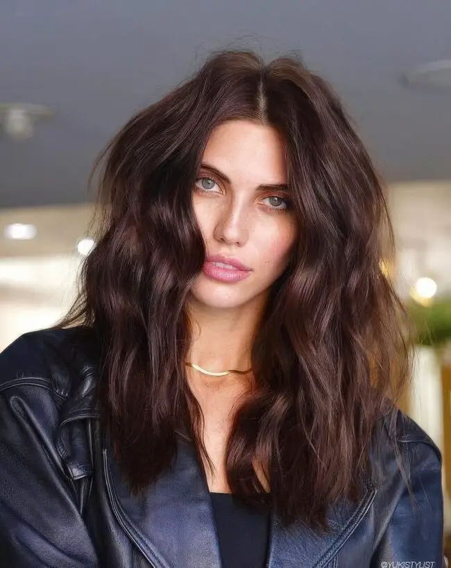 Casual Waves and Radiant Tones