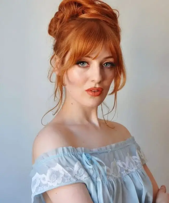 Radiant Copper Waves with Golden Highlights