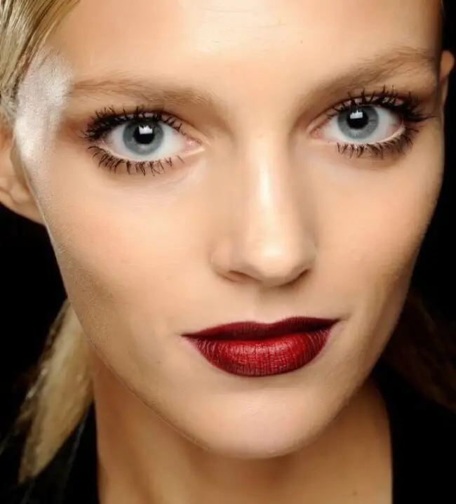 Ombre Gradient Lips in Rich Burgundy